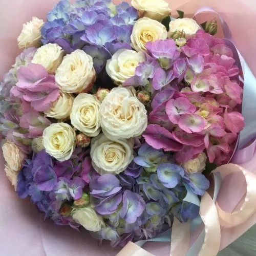 Hydrangea with roses