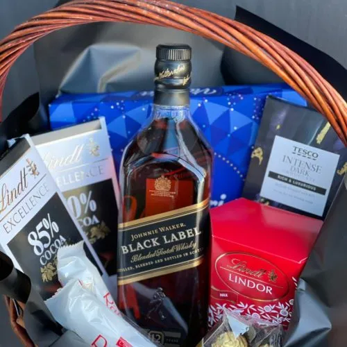 Подарочная корзина Black Label от Johnnie Walker