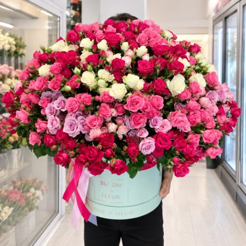 101 Spray Roses in a Box