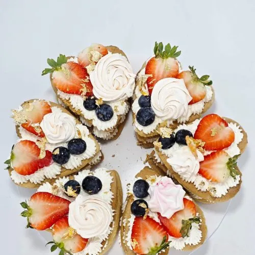 6 BISCUIT HEART SHAPED CAKES