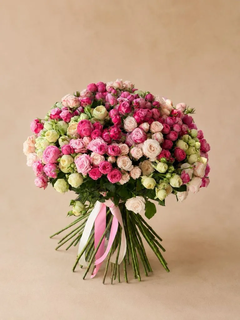 Bloom de Fleur spray rose arrangement