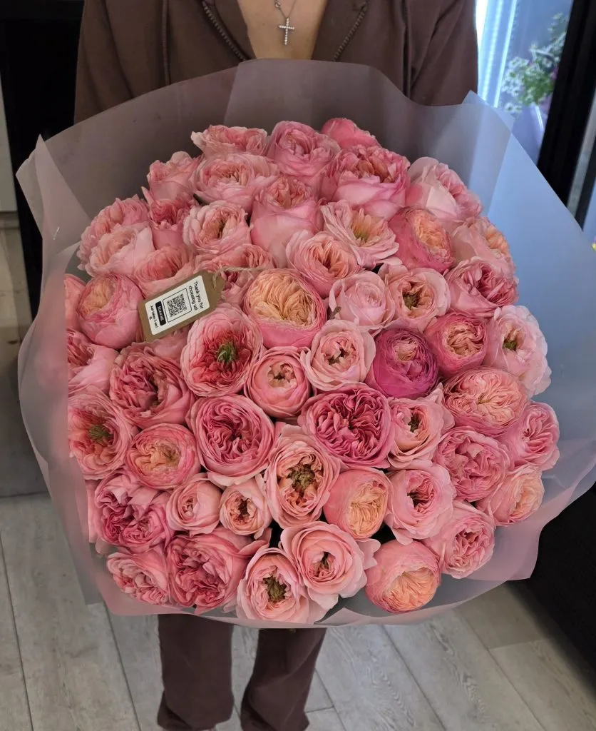Pink garden rose bouquet